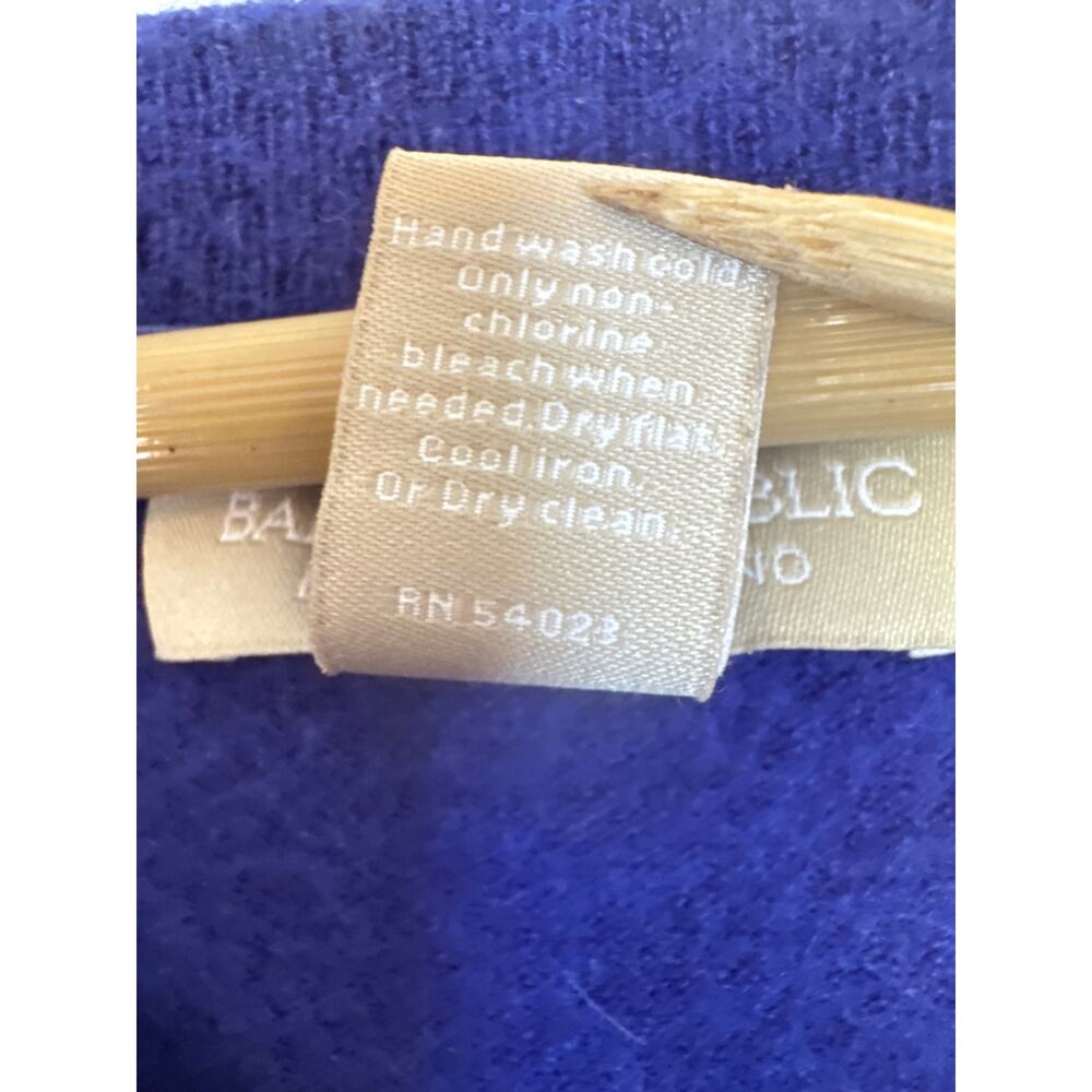 Banana Republic Womens Merino Wool Sweater Purple Blue Size Medium V Neck Preppy - Picture 5 of 6